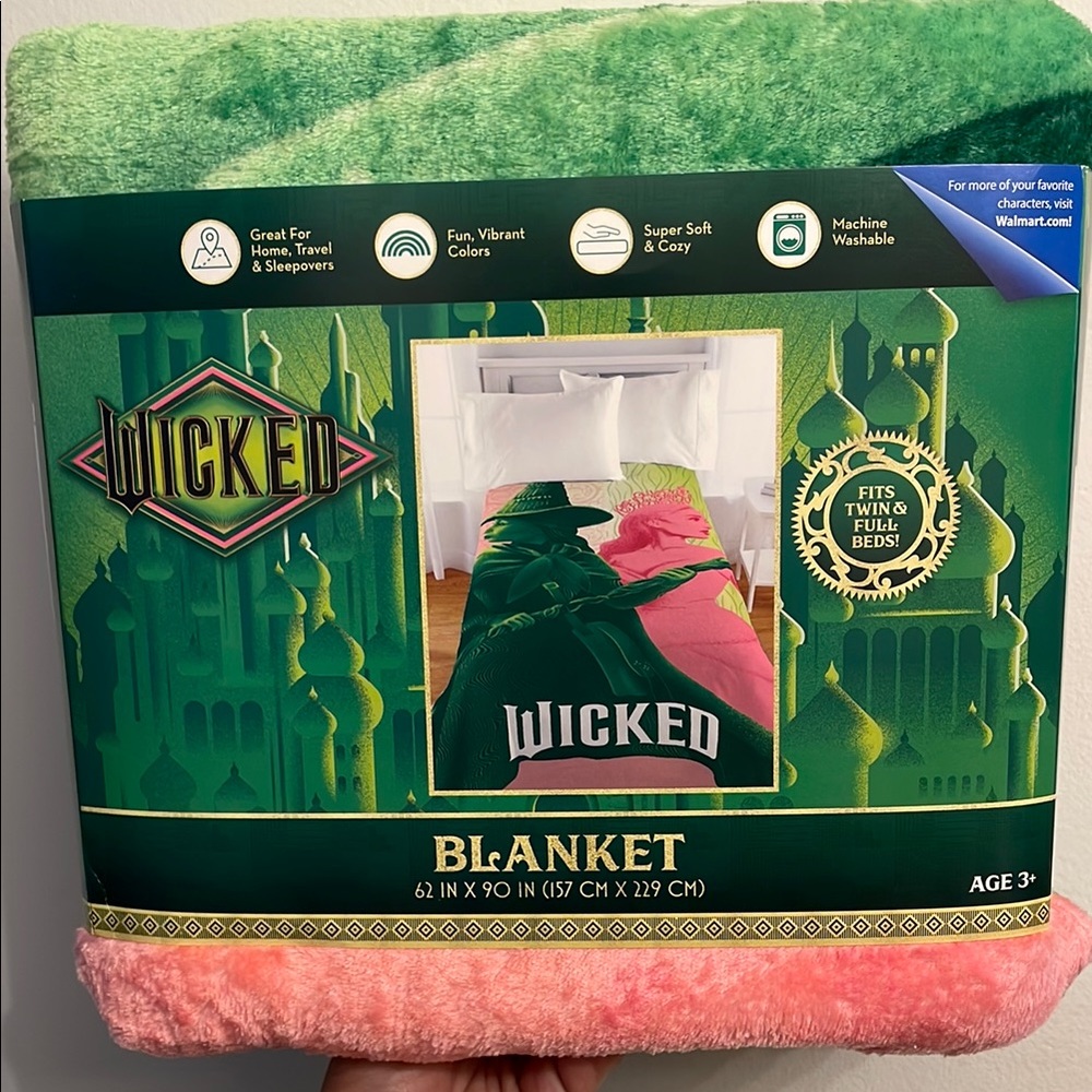 Last 1❗️ WICKED Full sized Plush blanket